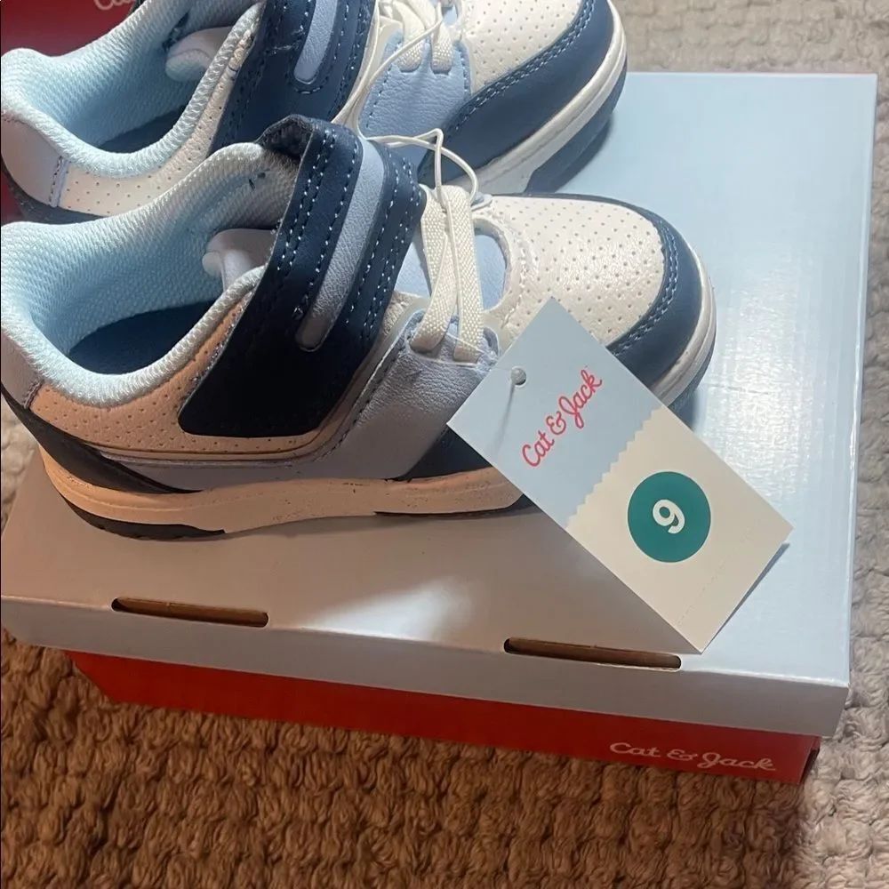 Cat & Jack Kids' Navy and White Sneakers NEW size 9
